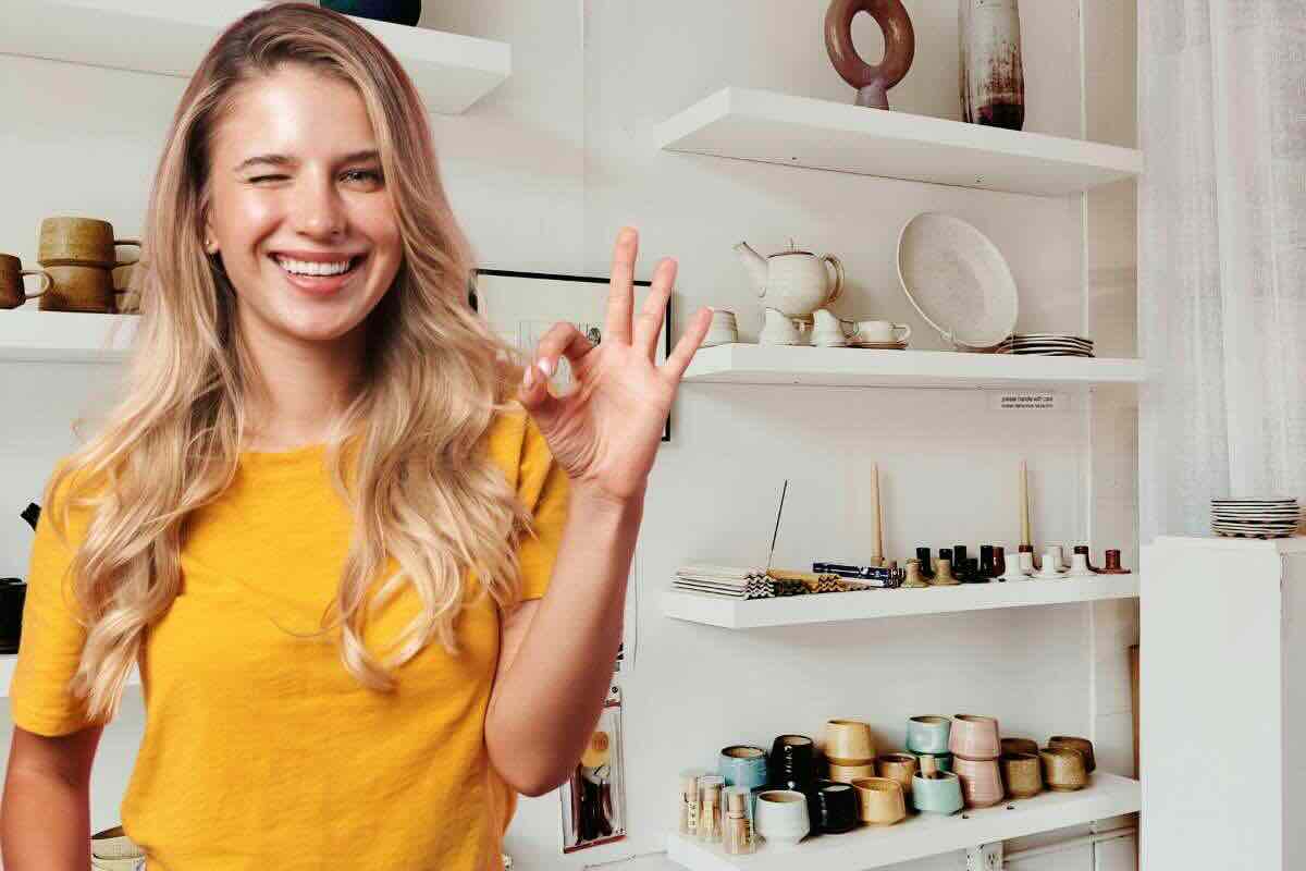 Mensole tono su tono