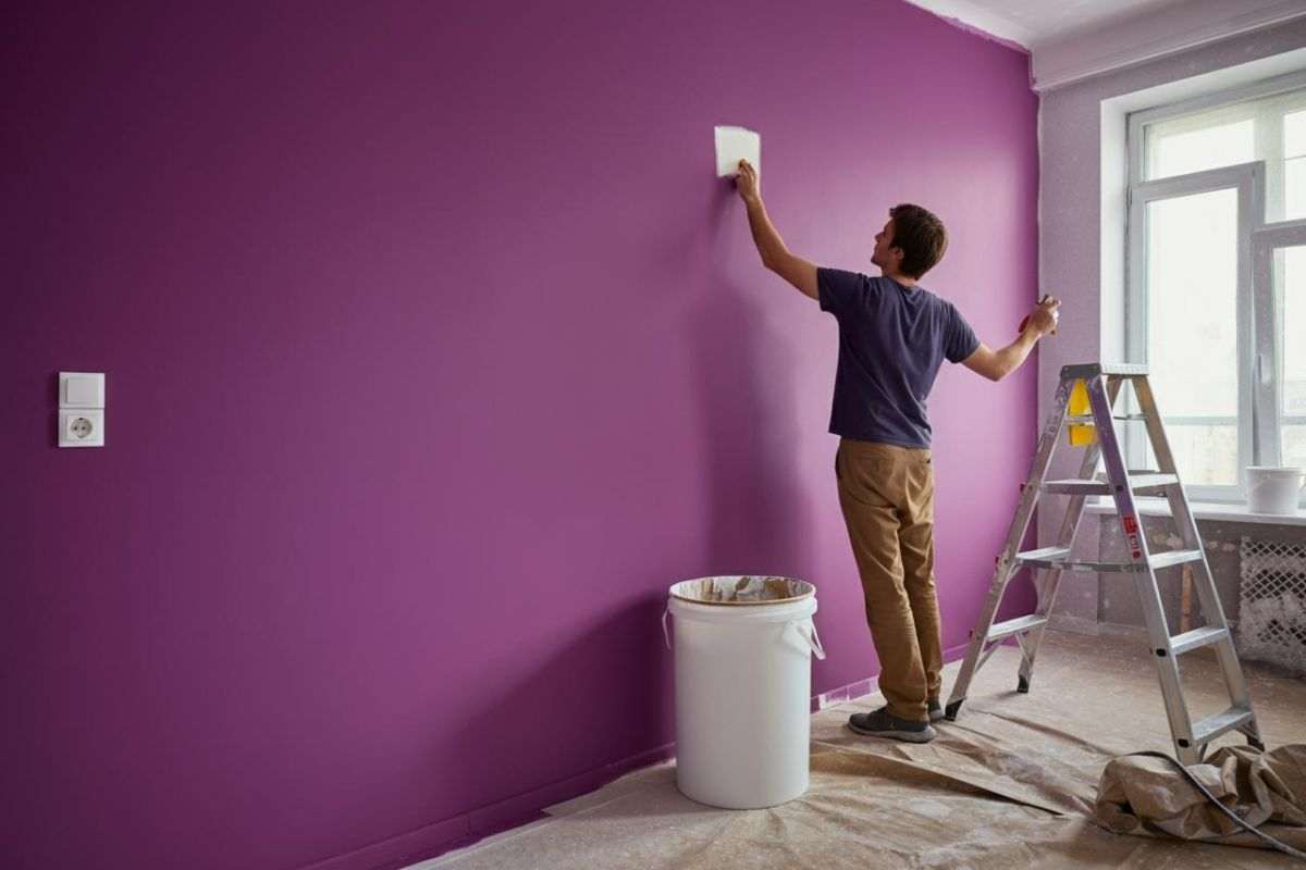 Ritinteggiare casa color prugna