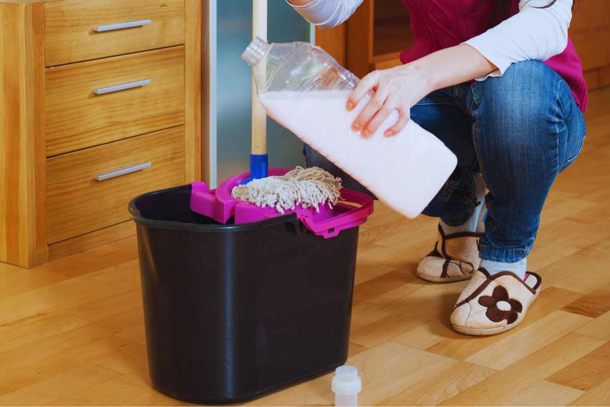 pulizia del parquet: il prodotto da evitare